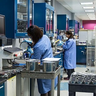 Uno dei laboratori Benjamin Moore